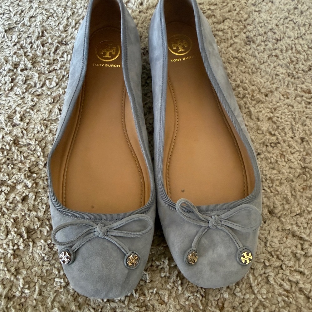 Tory Burch Suede Ballet Flats in Soft Gray